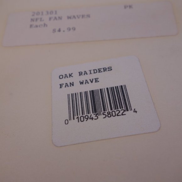 Oakland Raiders Fan Waves Suction Cup Mounted Window Sign New with Packaging - Picture 8 of 9